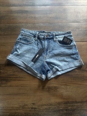 Fashion Nova Women's Light Blue Denim Roll-Cuff Shorts